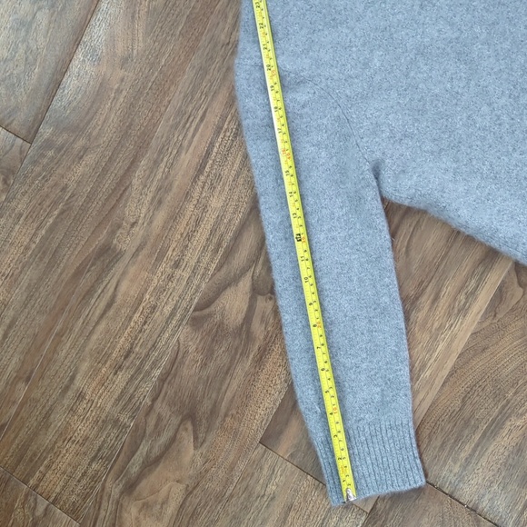 Quince 100% Mongolian Cashmere Boxy Crewneck Gray Sweater - Picture 9 of 9